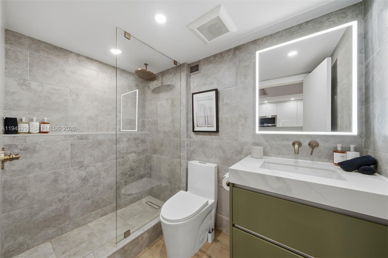 RONEY PALACE CONDO - Residential