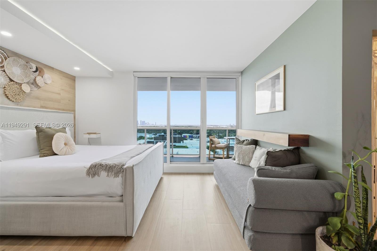 RONEY PALACE CONDO - Residential