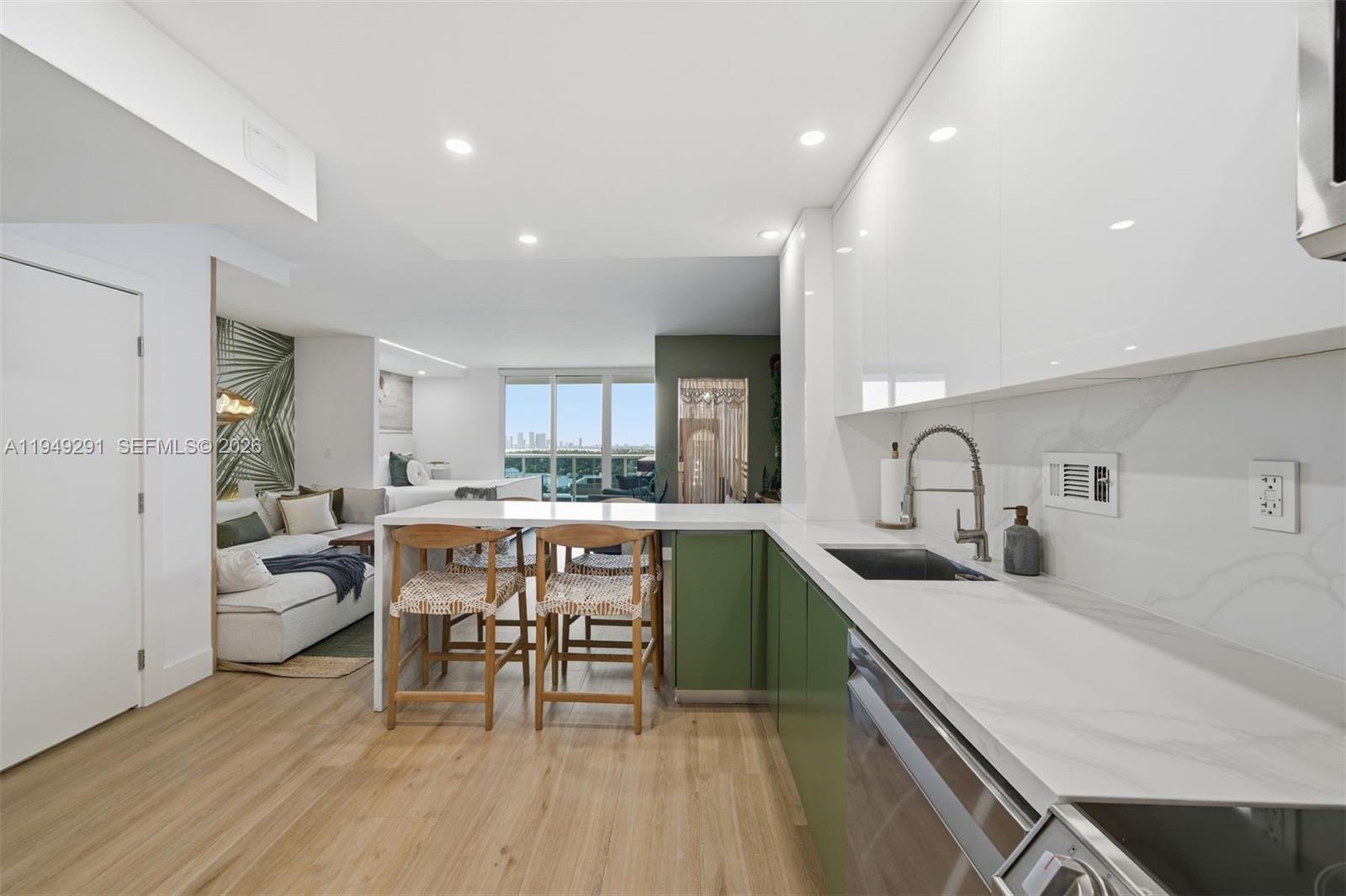 RONEY PALACE CONDO - Residential