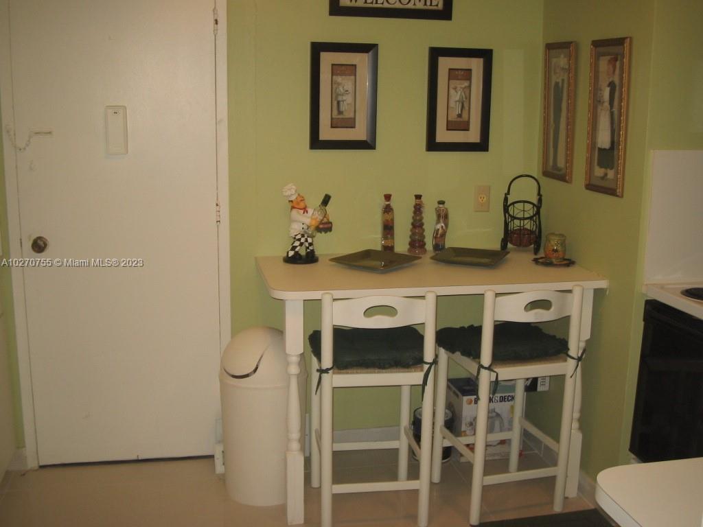 ALEXANDER TOWERS - Residential Lease