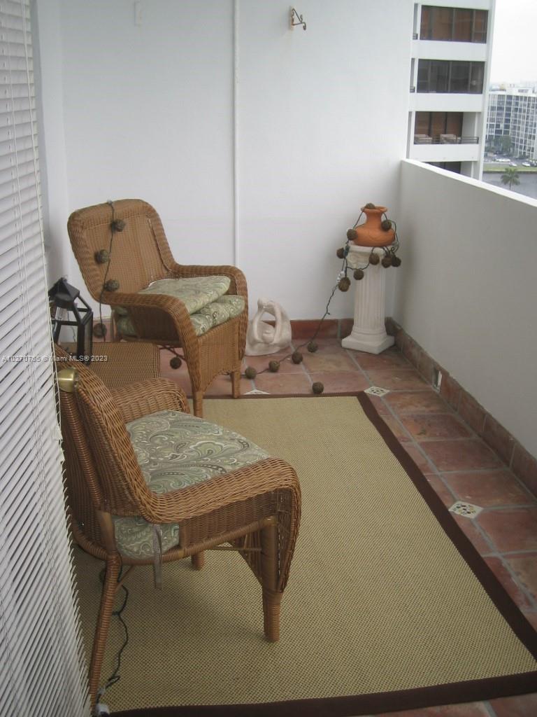 ALEXANDER TOWERS - Residential Lease