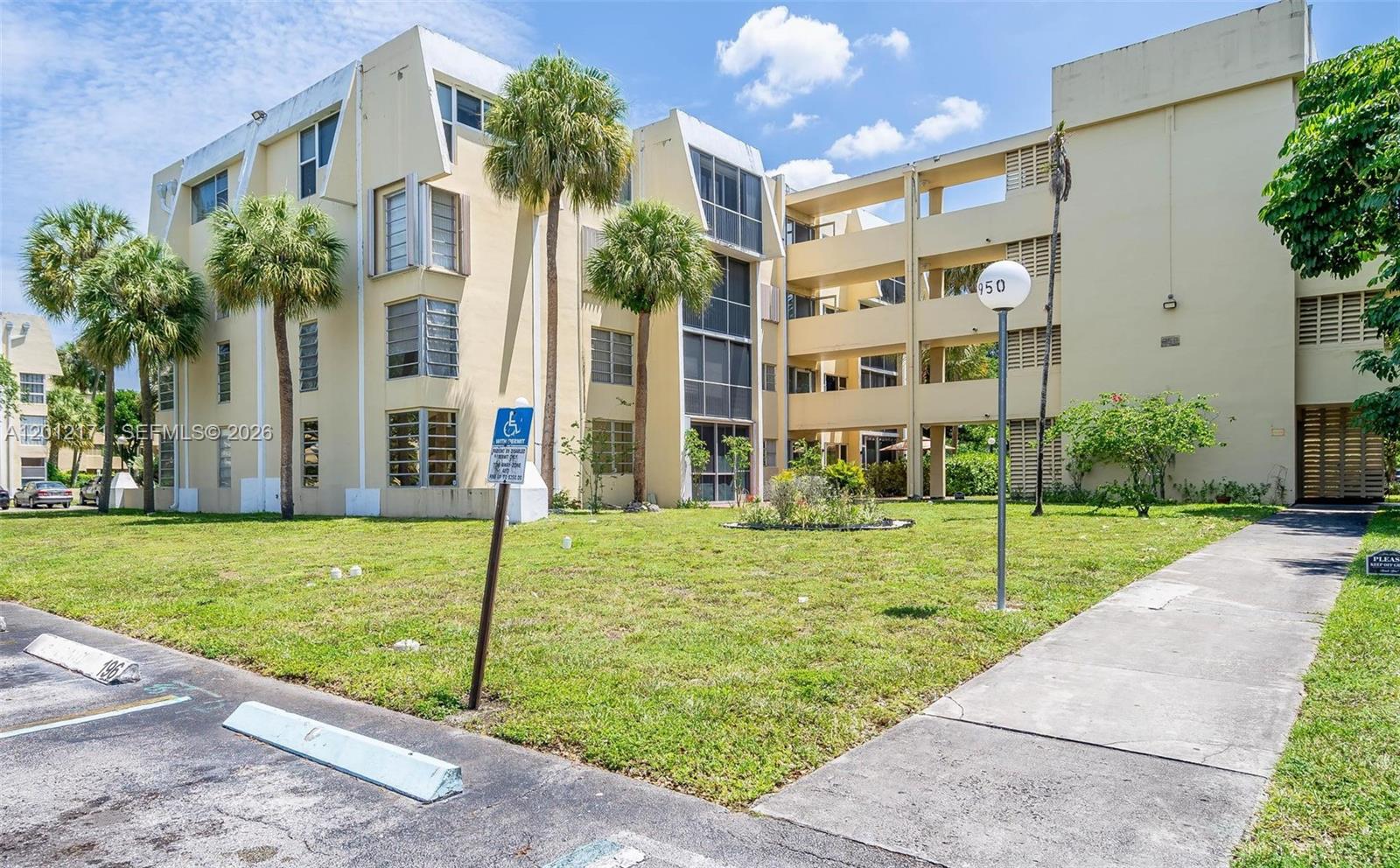 LAKE PARK CONDO NO 1 - BL - Residential