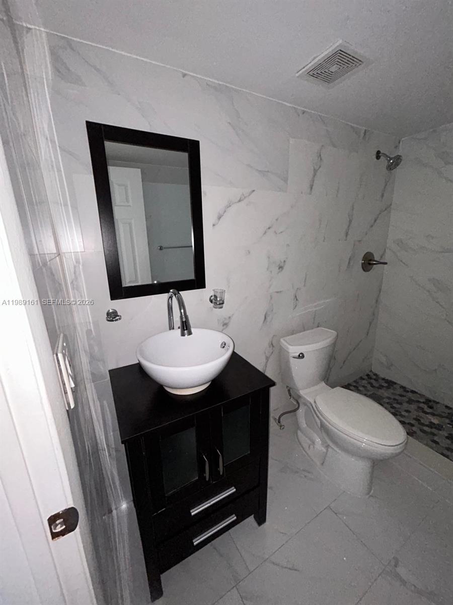 POINT SOUTH CONDO - Residential Lease