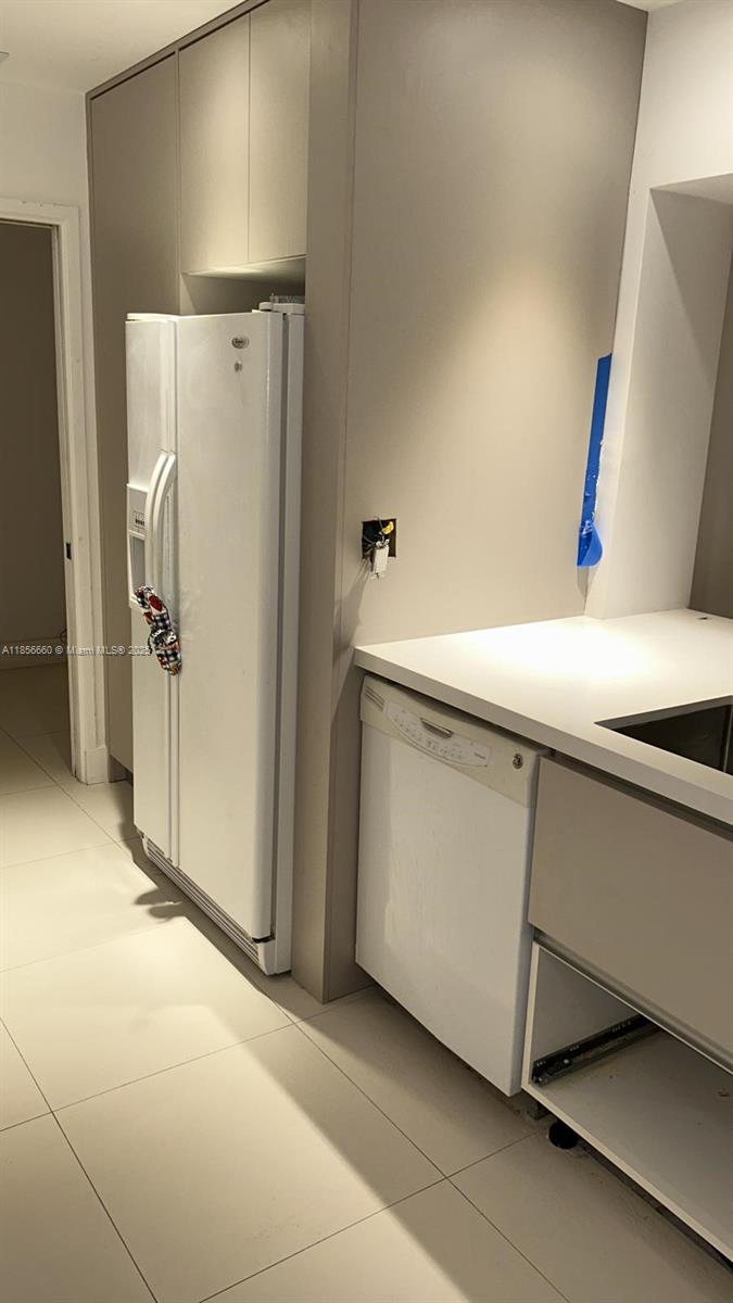 KEY COLONY NO 2 CONDO - Residential Lease