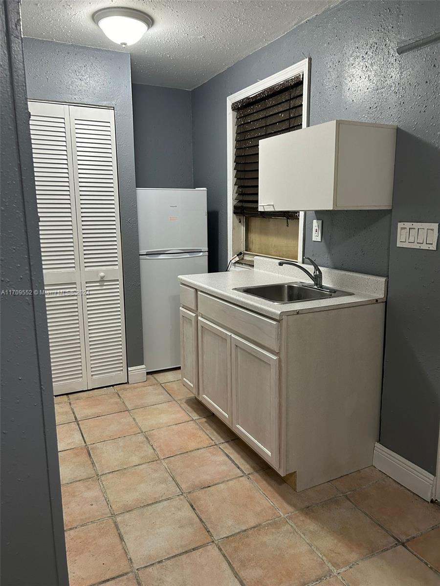 Rental Property at 1928 Mckinley St 3B, Hollywood, Broward County, Florida - Bathrooms: 1  - $1,250 MO.