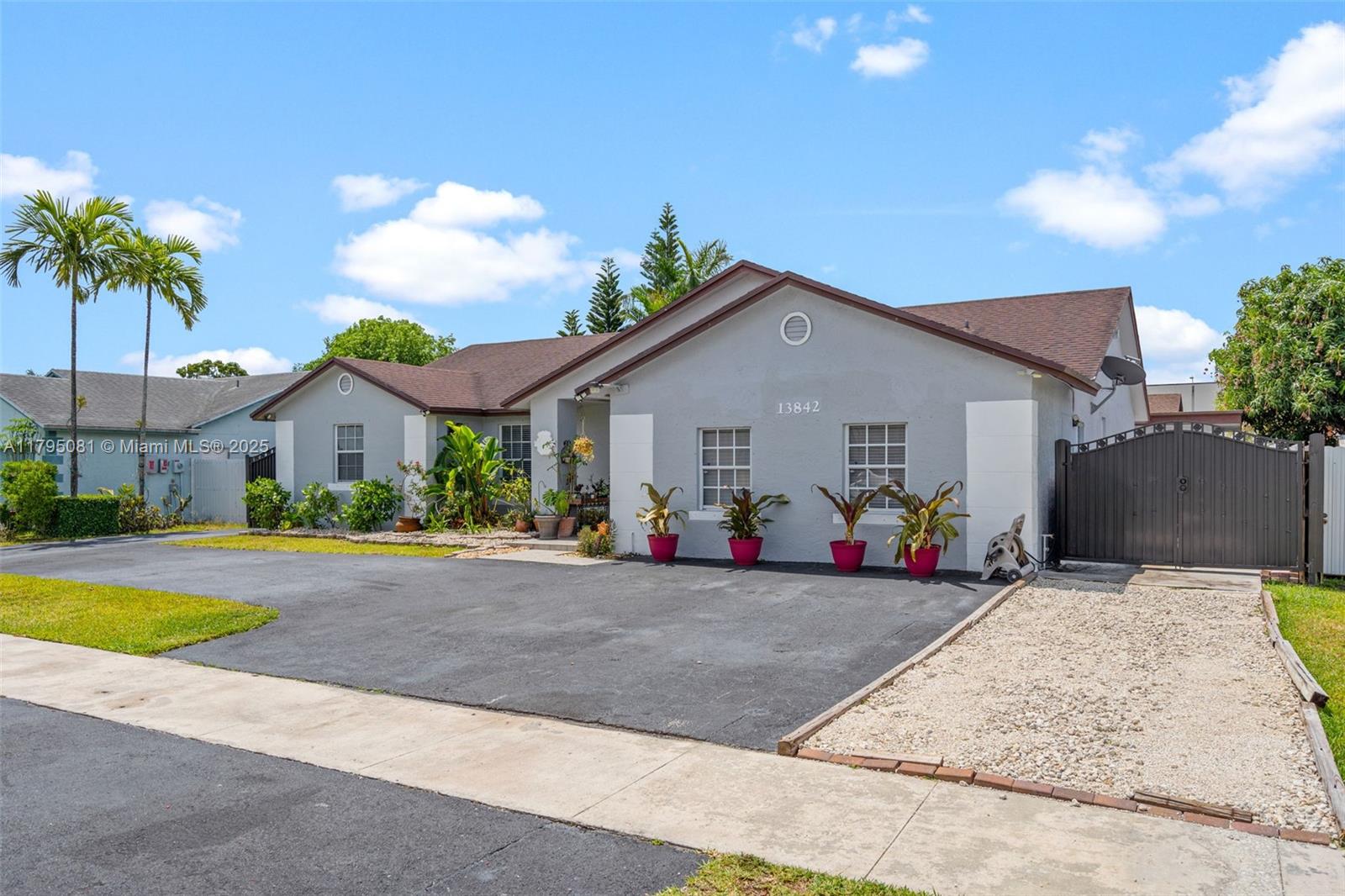 13842 Sw 285th St, Homestead, Miami-Dade County, Florida - 5 Bedrooms  
2 Bathrooms - 
