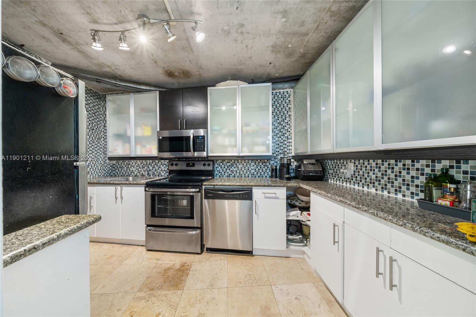 THE FLATS AT MORNINGSIDE - Residential Lease