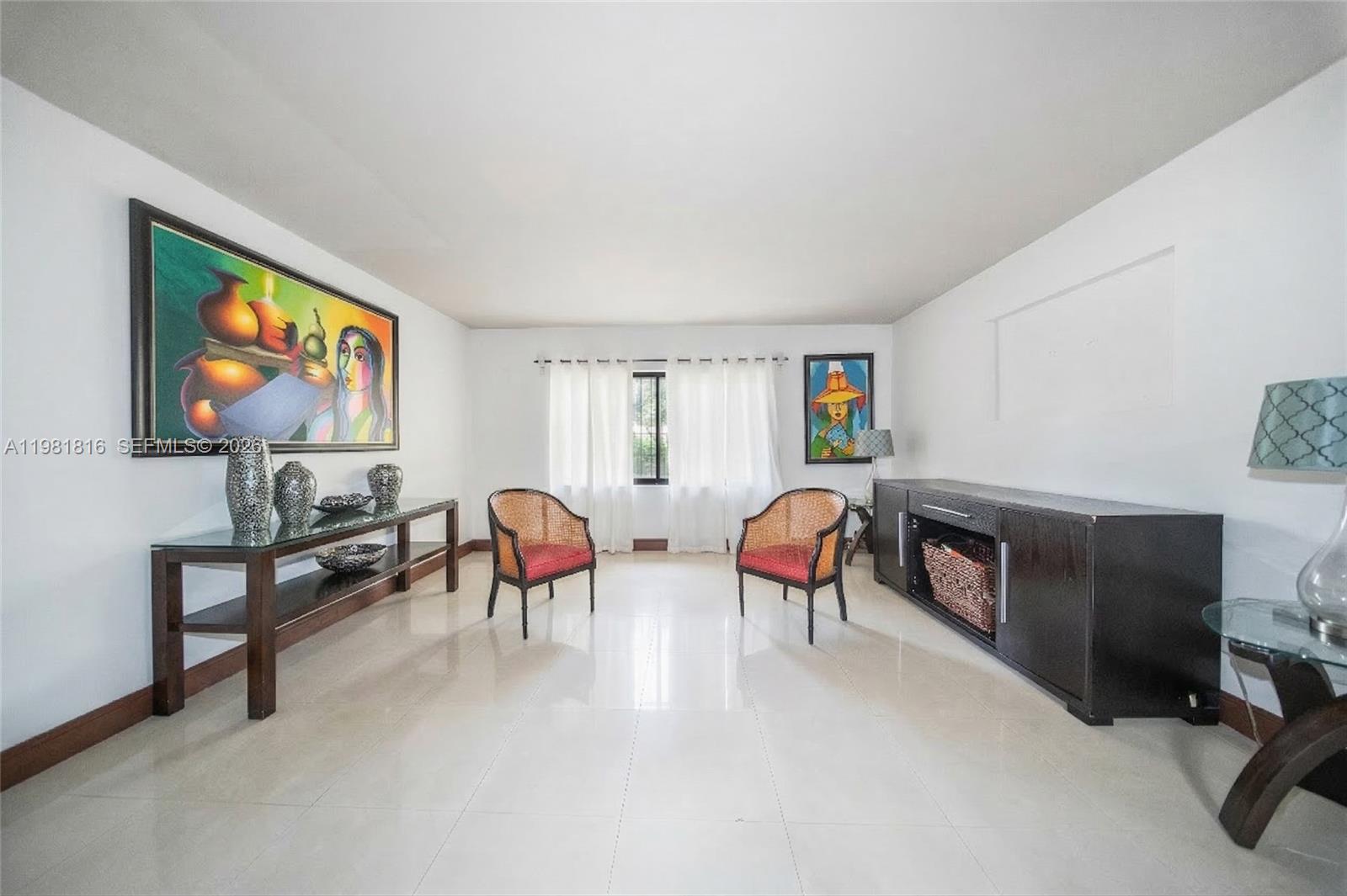 LAGUNA CONDO - Residential