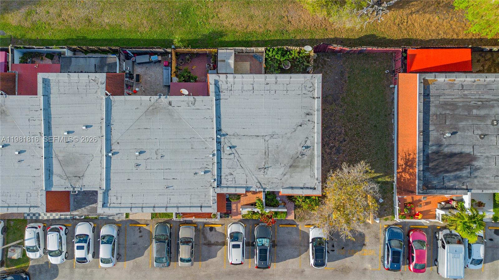 LAGUNA CONDO - Residential