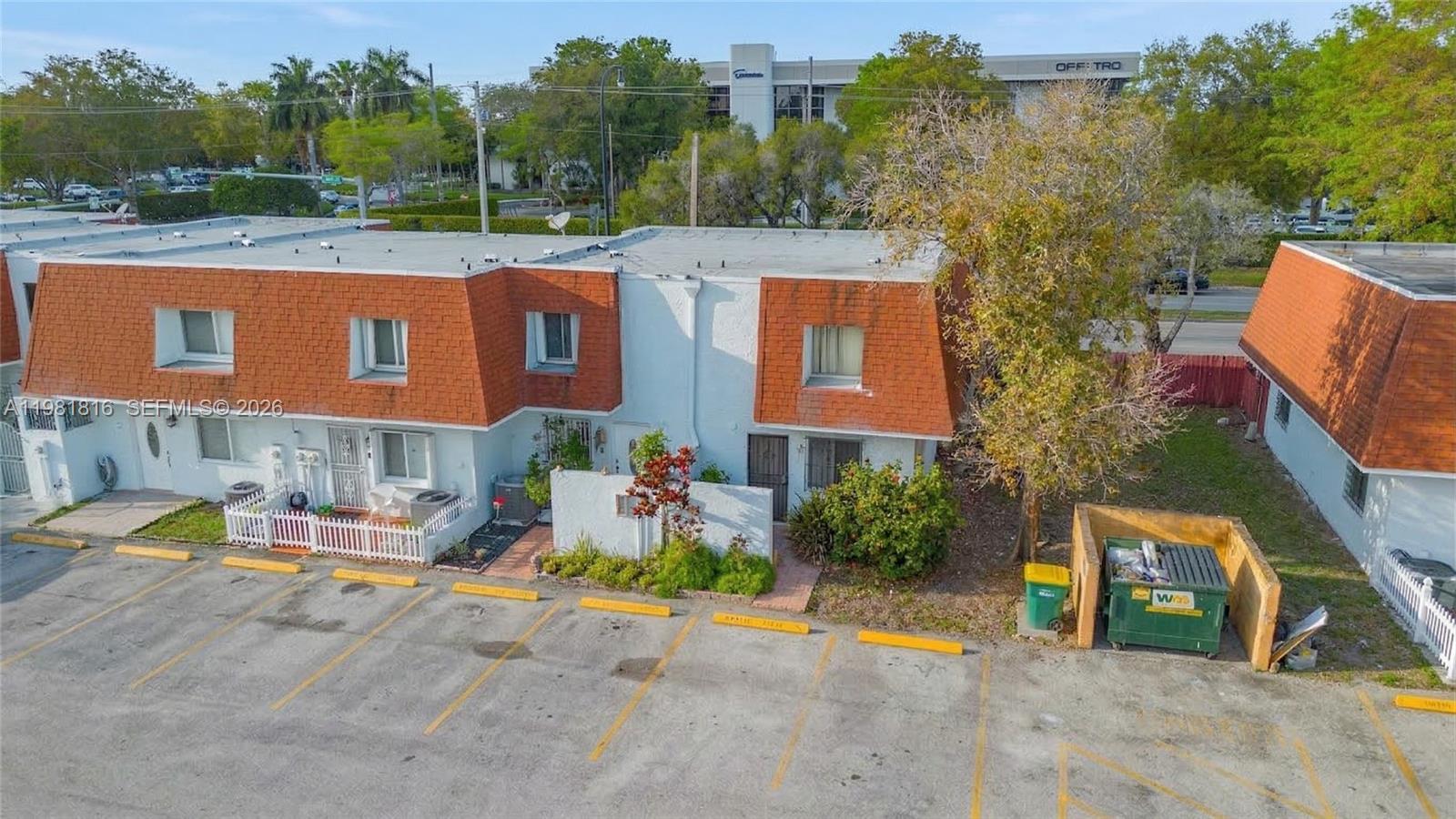 LAGUNA CONDO - Residential