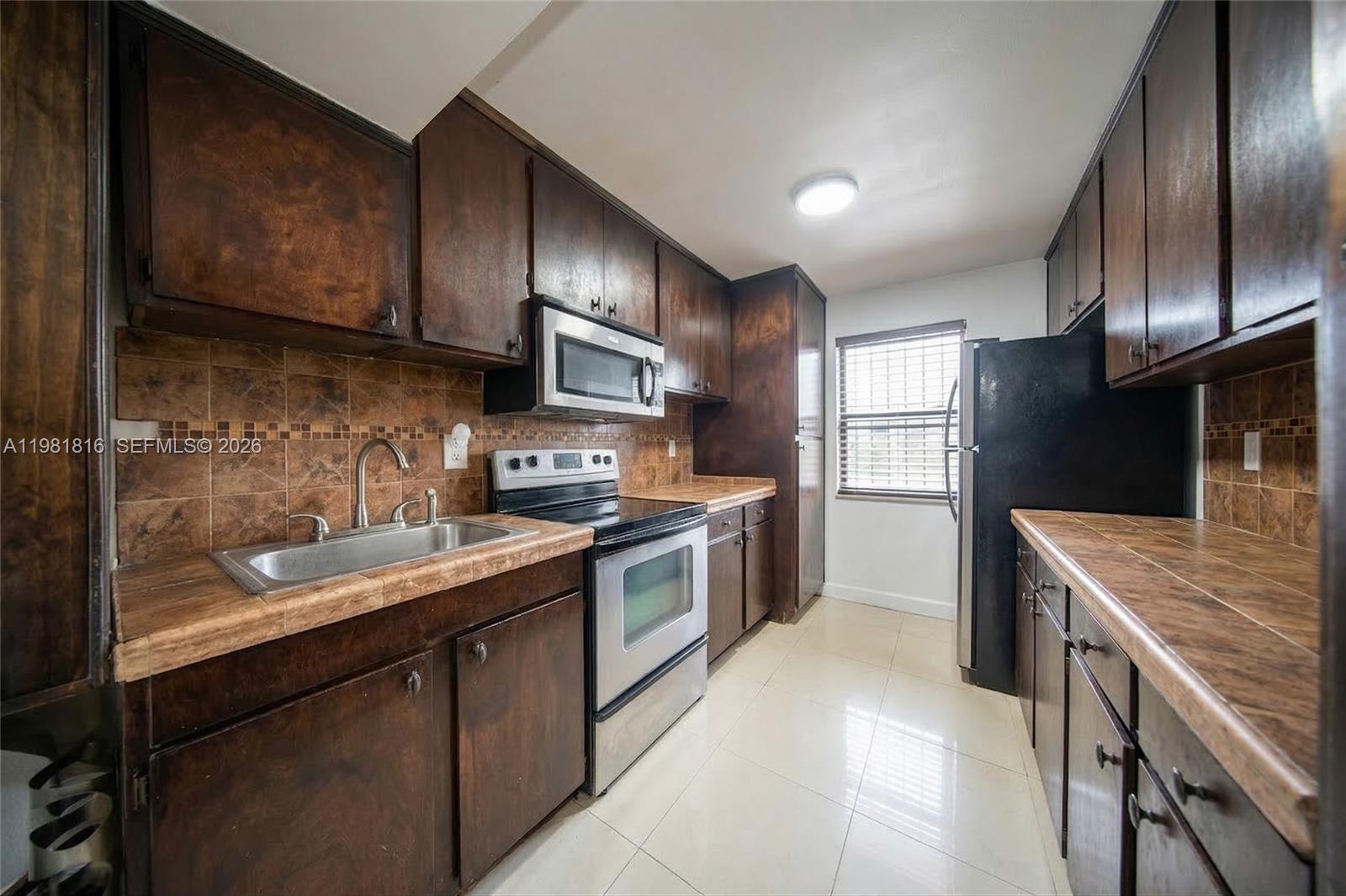 LAGUNA CONDO - Residential