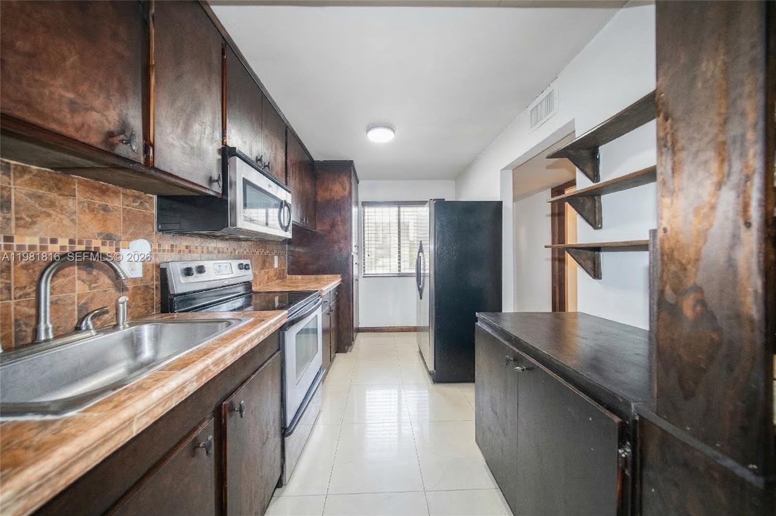 LAGUNA CONDO - Residential