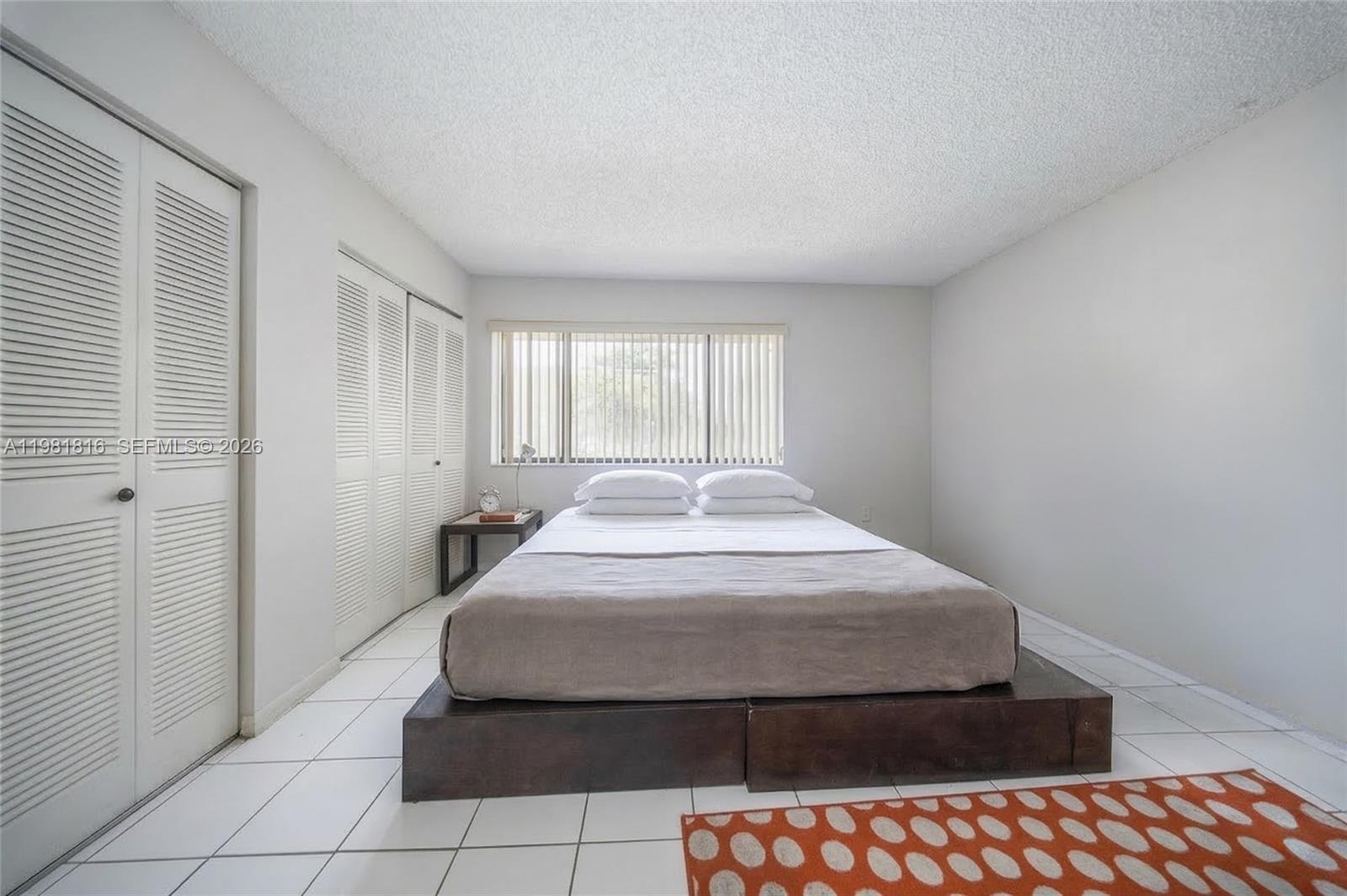 LAGUNA CONDO - Residential