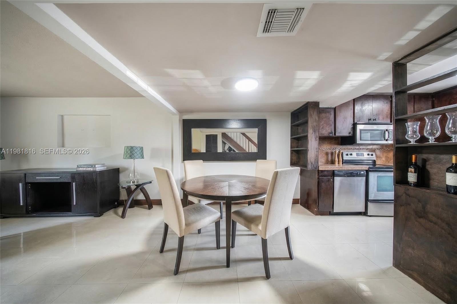 LAGUNA CONDO - Residential