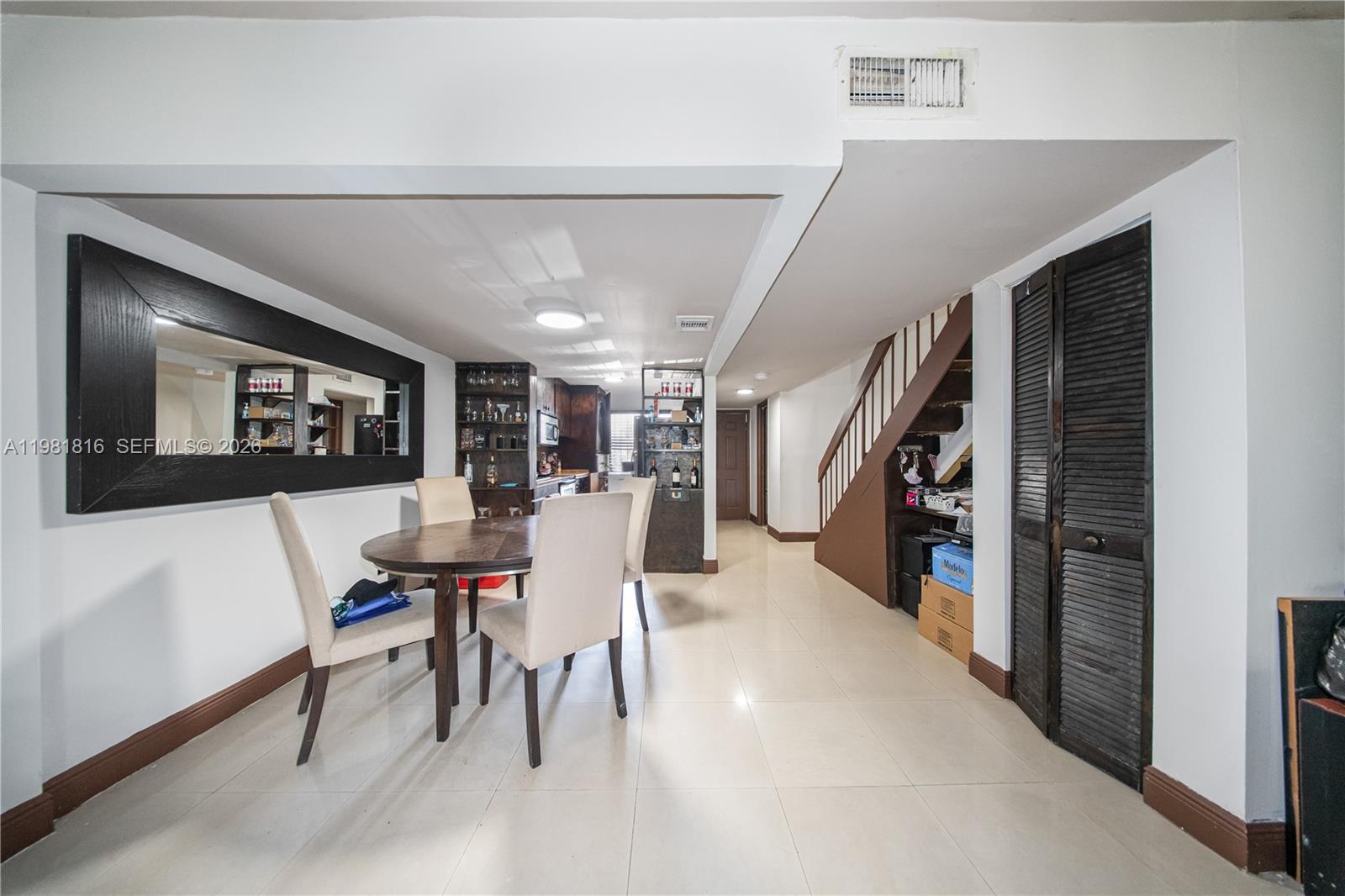 LAGUNA CONDO - Residential