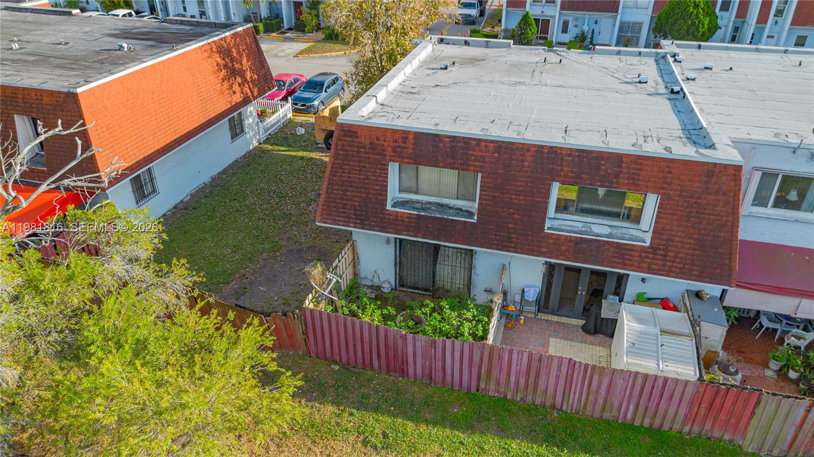 LAGUNA CONDO - Residential