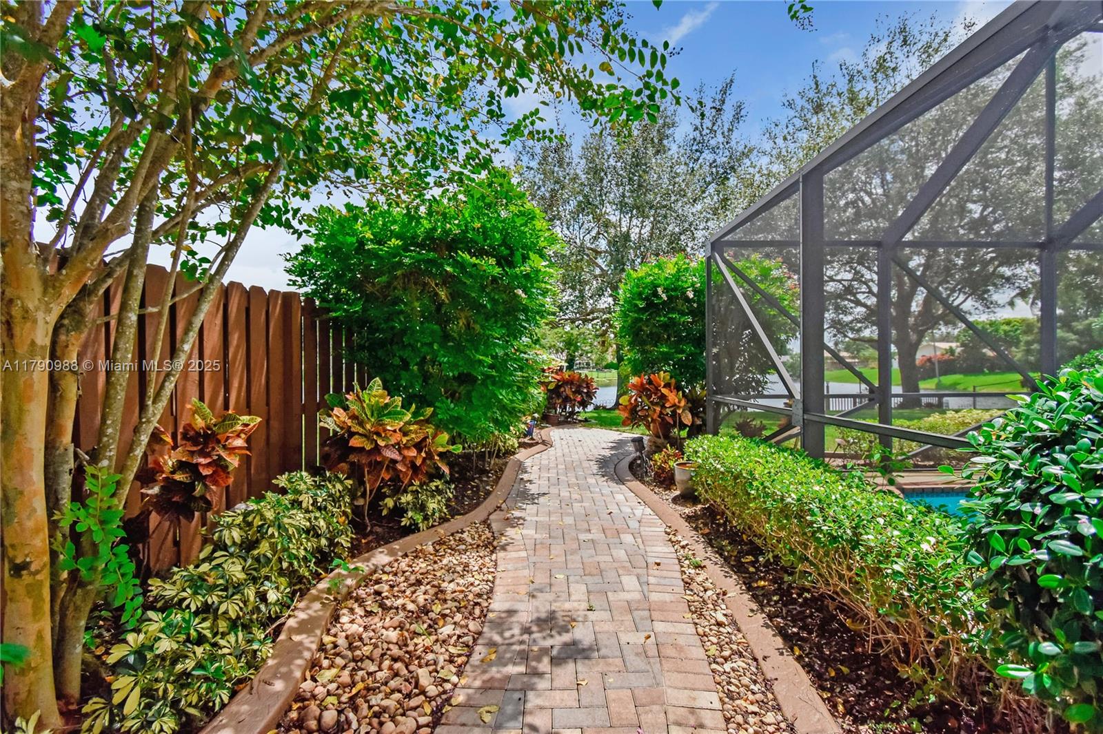 IVANHOE - Residential