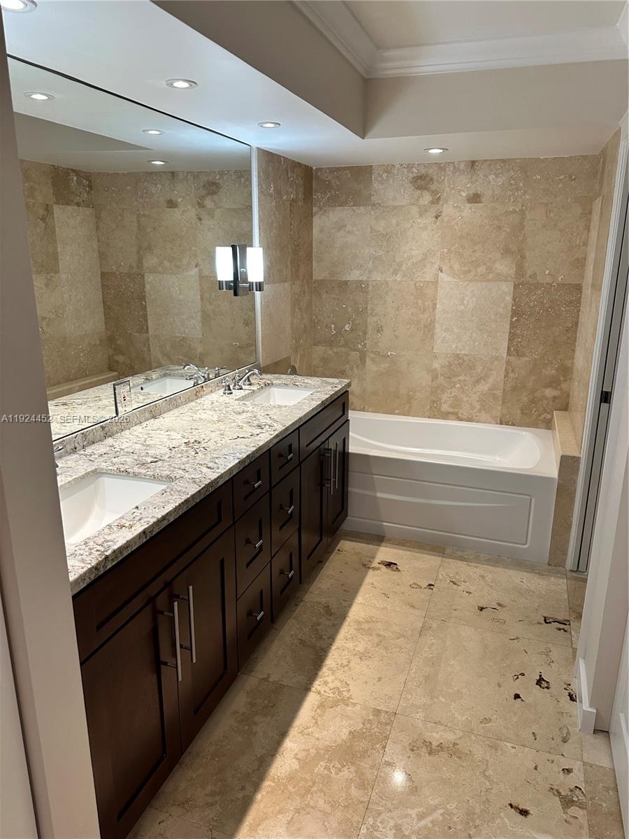 MYSTIC POINTE TOWER 500 C - Residential