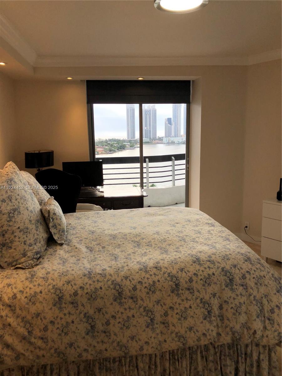 MYSTIC POINTE TOWER 500 C - Residential