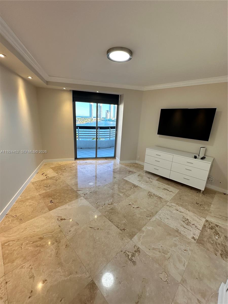 MYSTIC POINTE TOWER 500 C - Residential