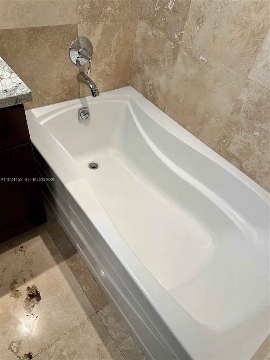 MYSTIC POINTE TOWER 500 C - Residential