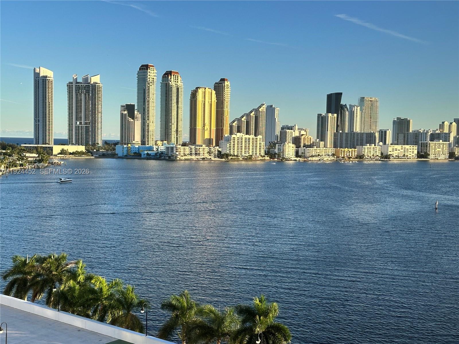 MYSTIC POINTE TOWER 500 C - Residential