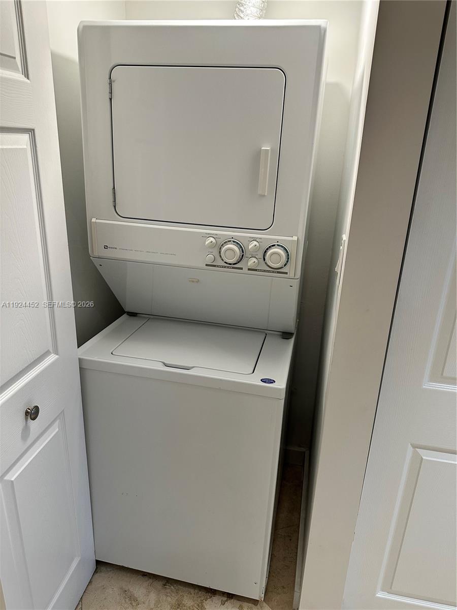 MYSTIC POINTE TOWER 500 C - Residential