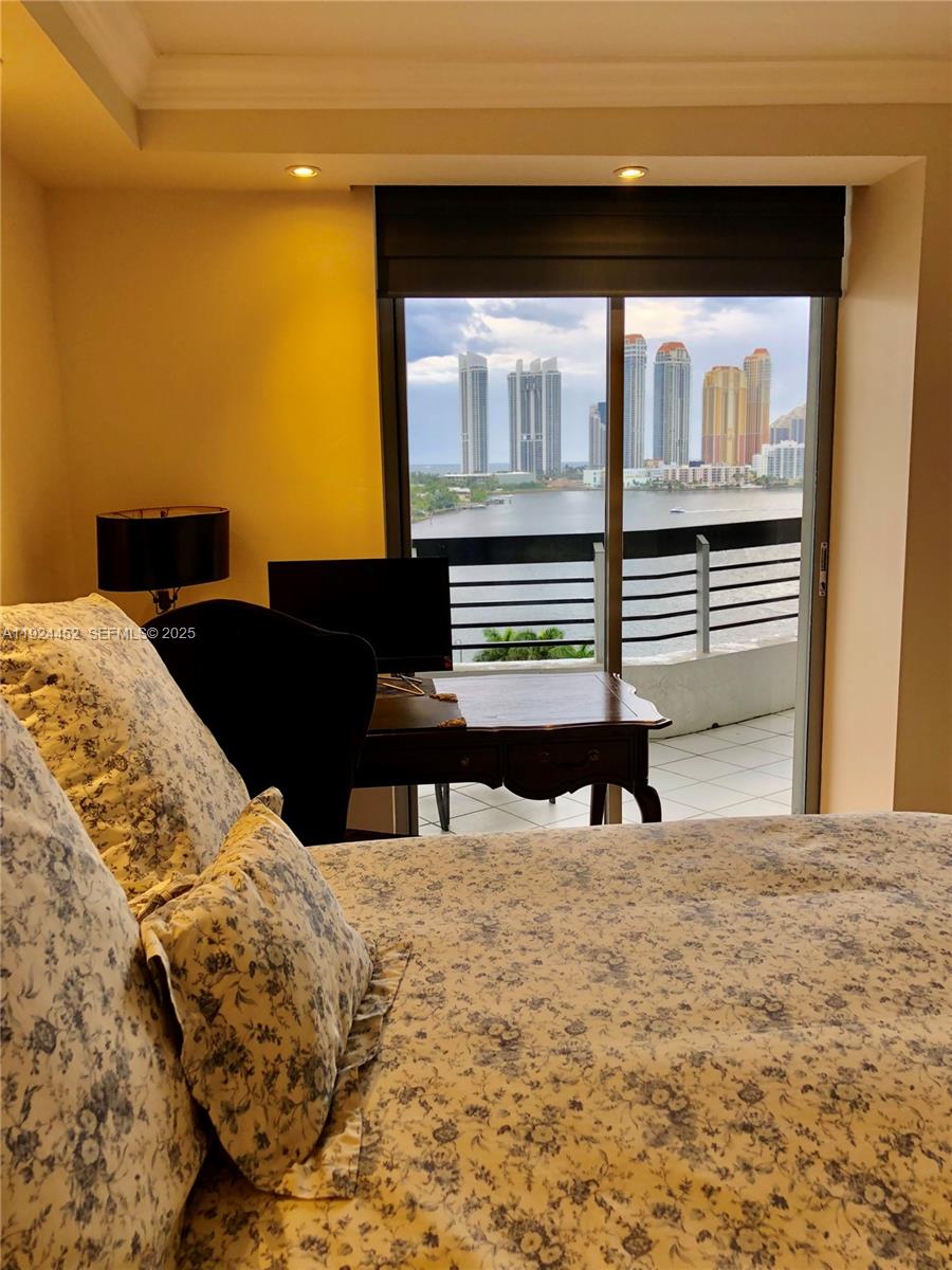 MYSTIC POINTE TOWER 500 C - Residential