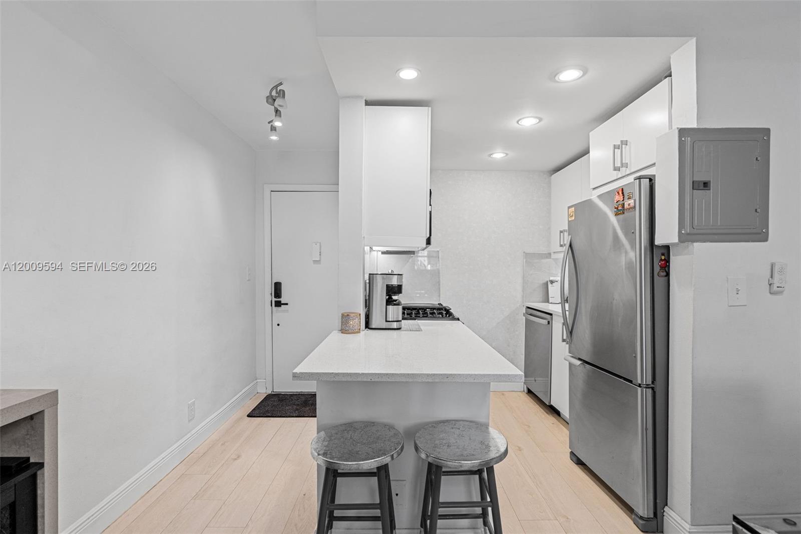 915 BLDG INC CONDO - Residential