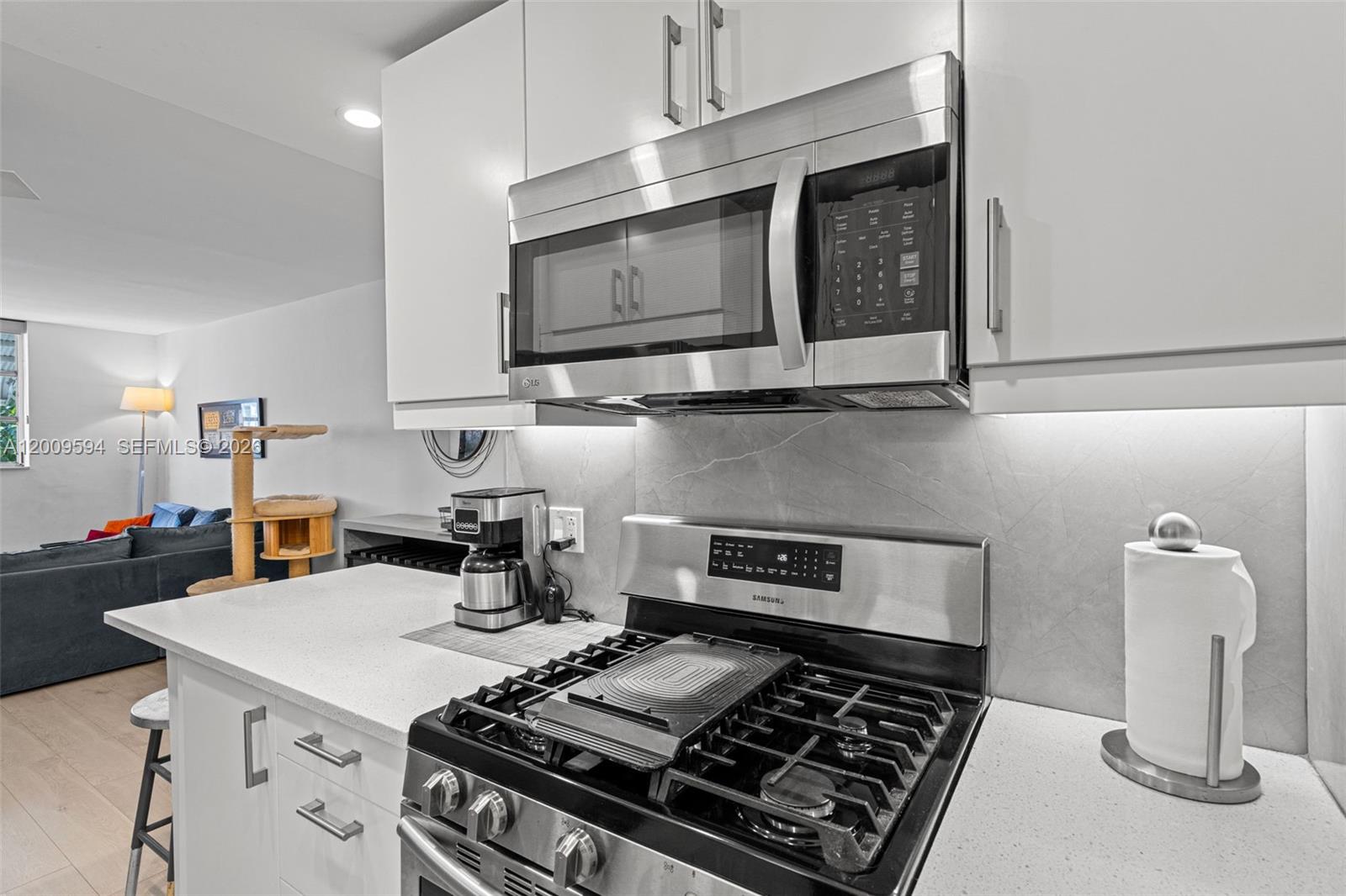 915 BLDG INC CONDO - Residential
