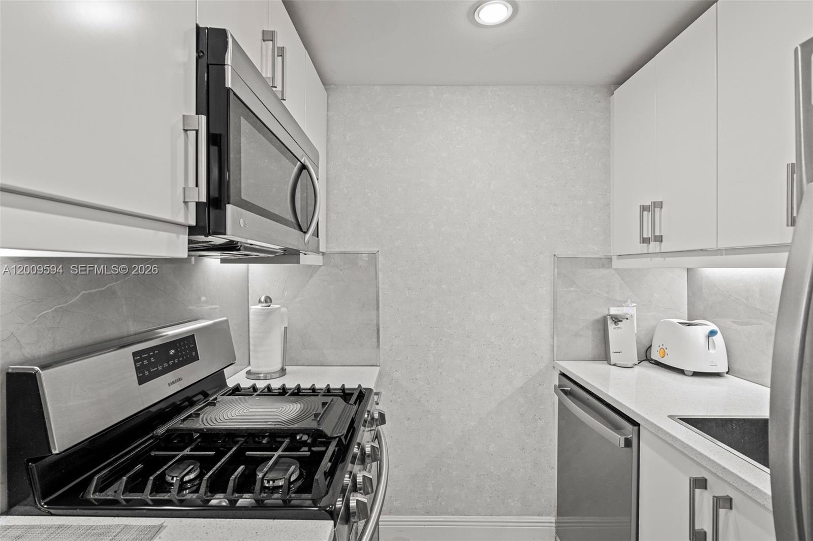 915 BLDG INC CONDO - Residential