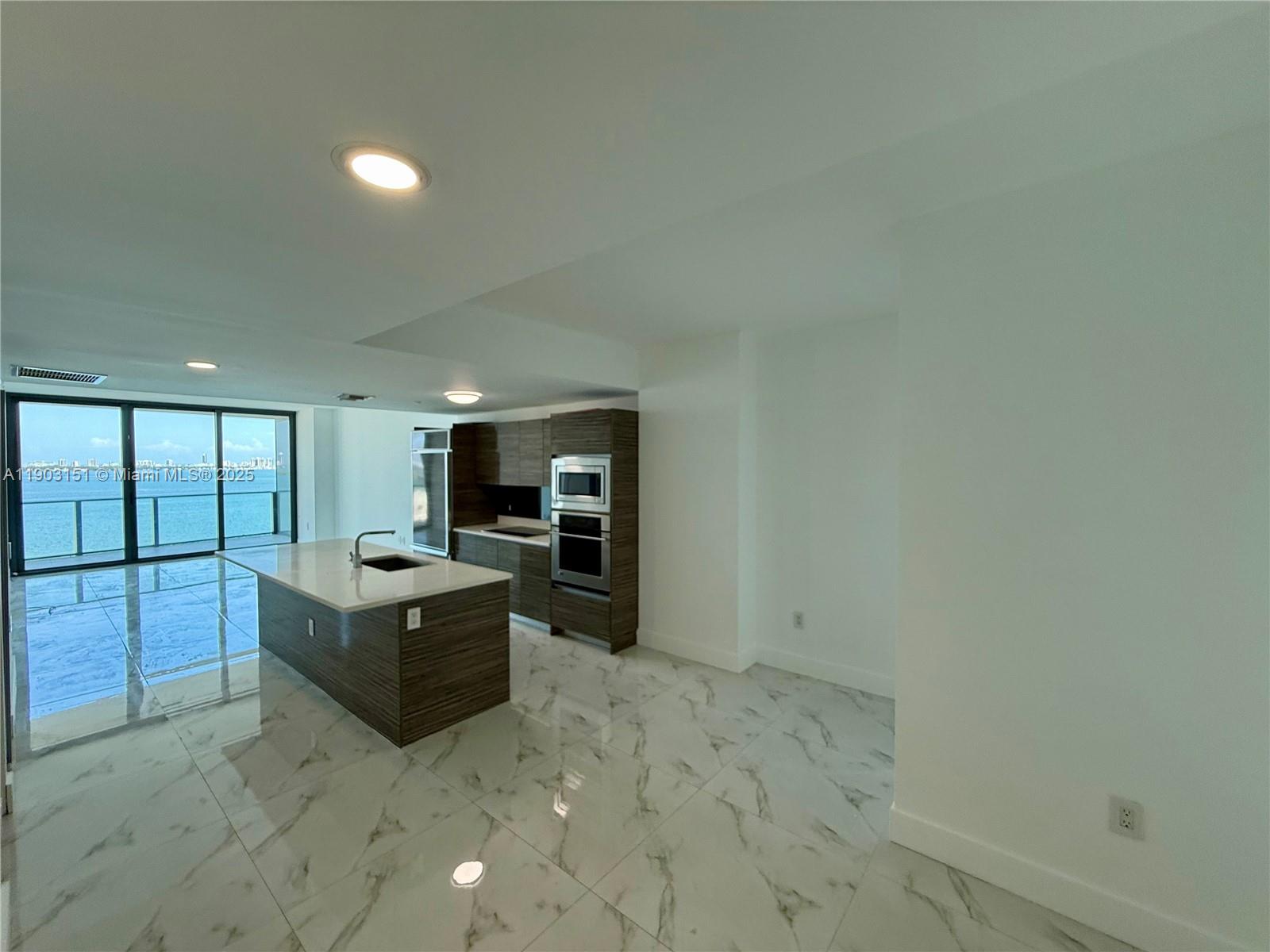 ICON BAY CONDO - Residential Lease