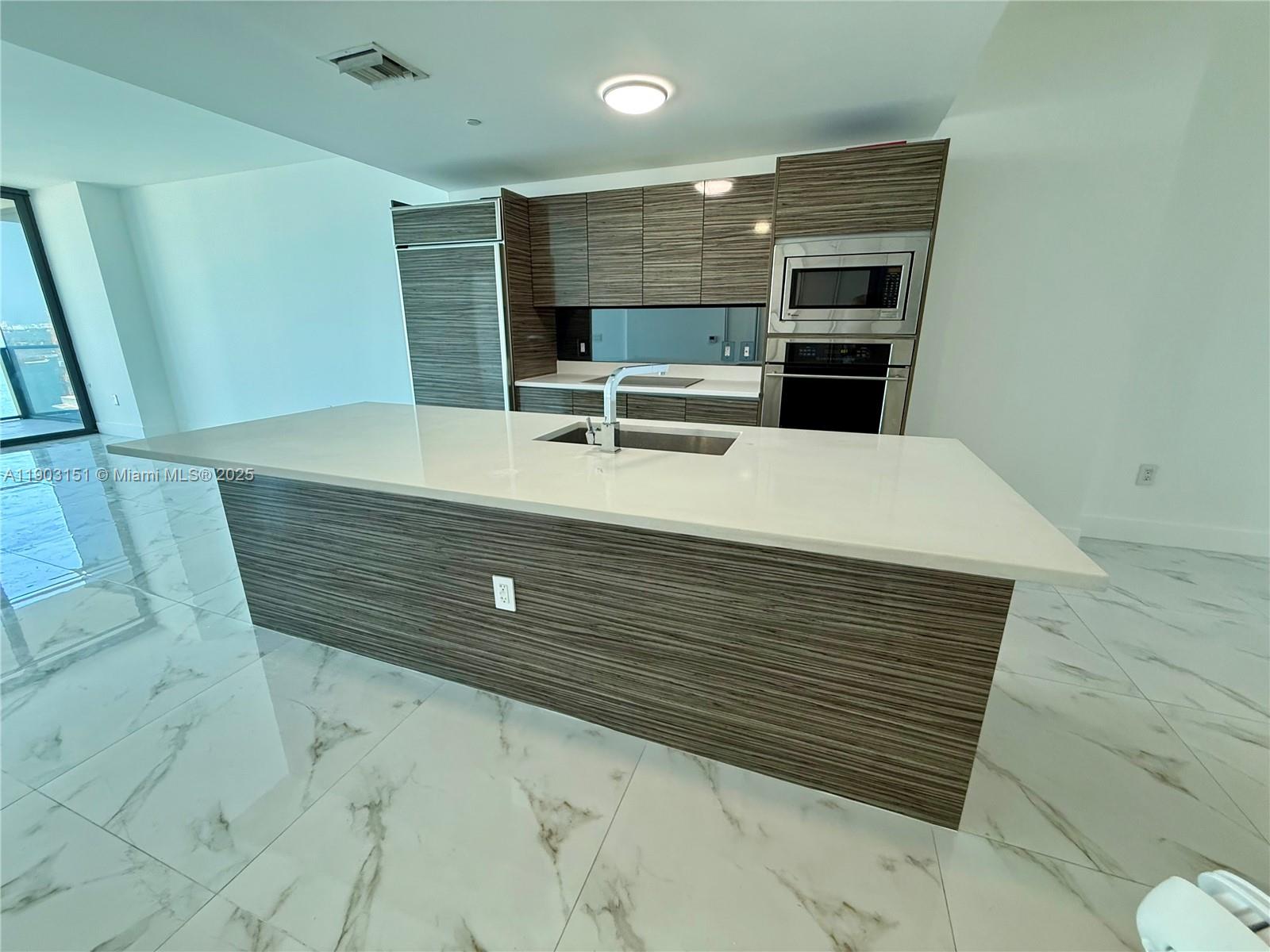 ICON BAY CONDO - Residential Lease