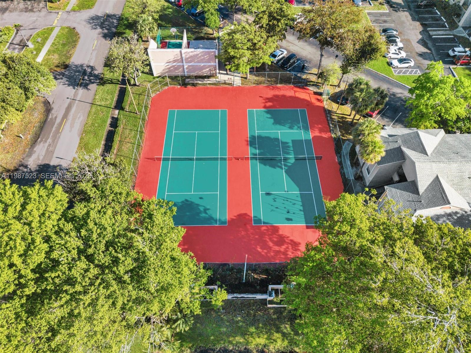 REFLECTIONS AT PEMBROKE P - Residential Lease