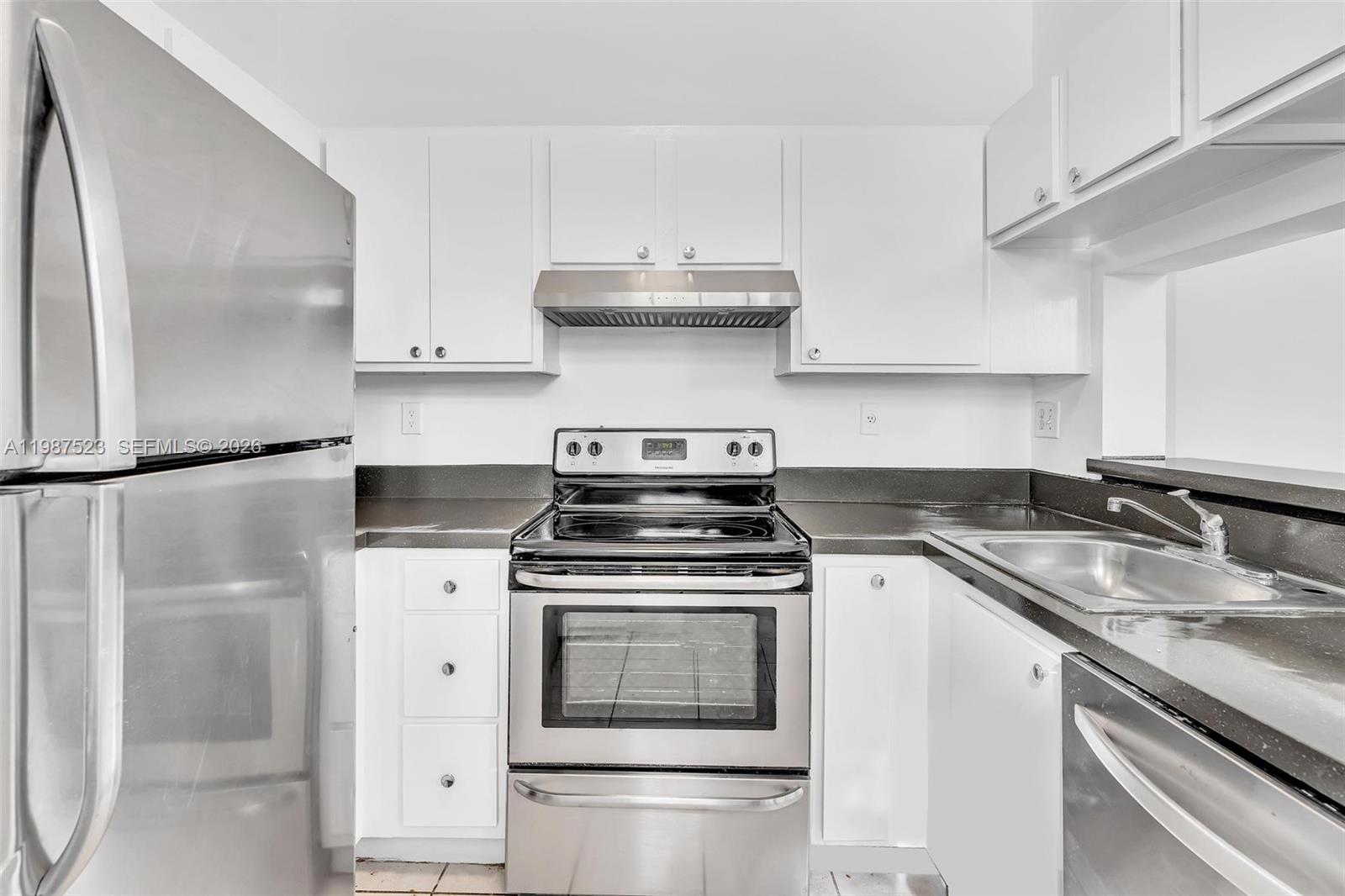 REFLECTIONS AT PEMBROKE P - Residential Lease