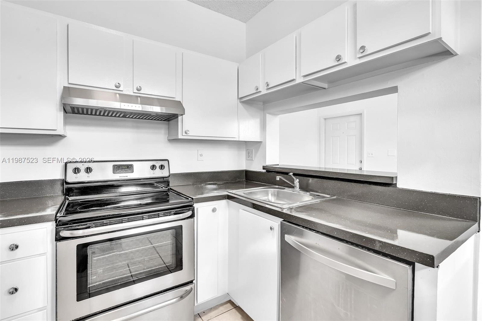 REFLECTIONS AT PEMBROKE P - Residential Lease