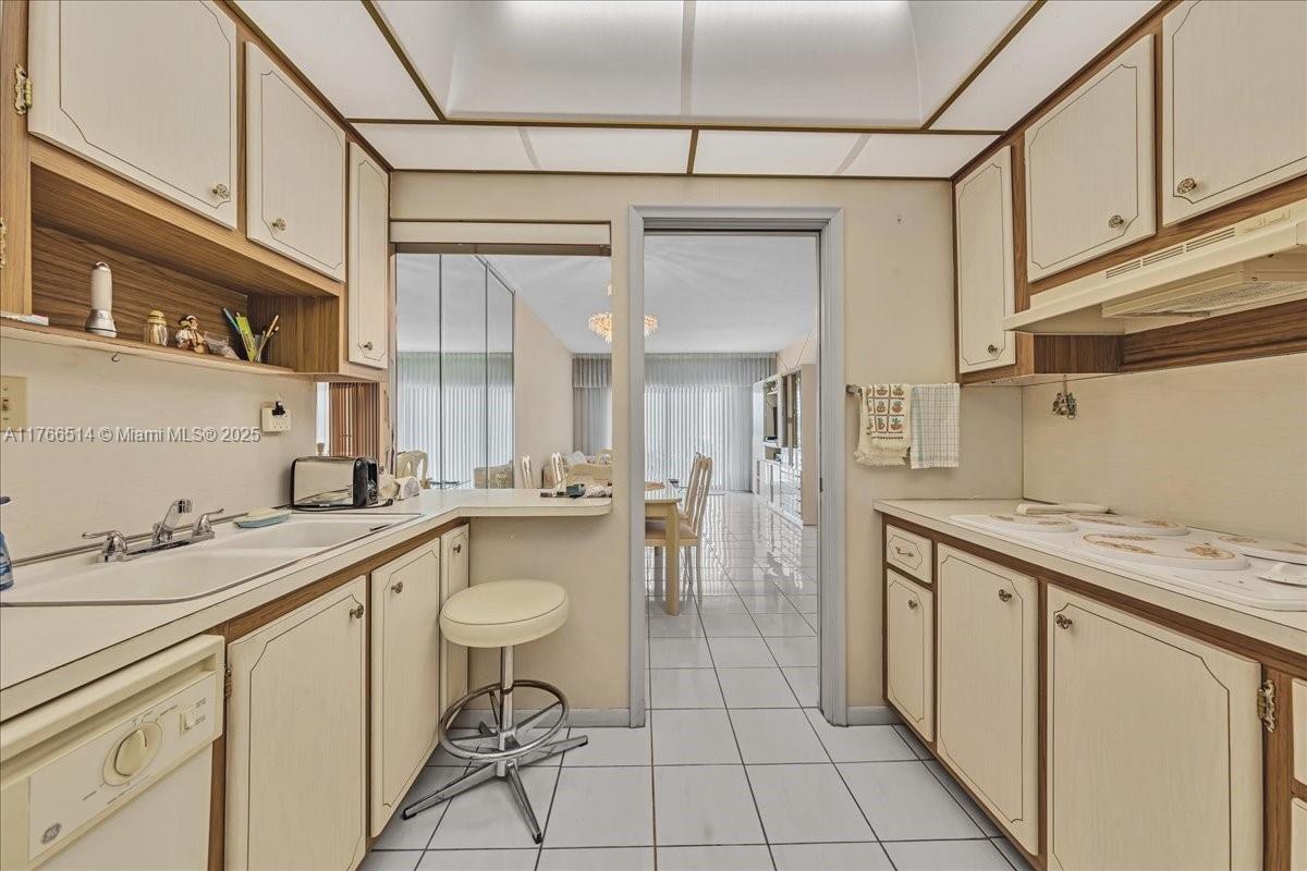 ATTACHE GARDEN APARTMENTS - Residential