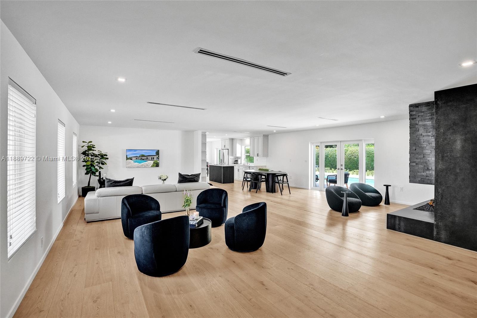 ROYAL PALM HARBOR 1ST ADD - Residential Lease