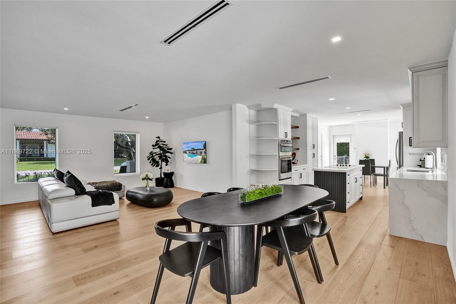 ROYAL PALM HARBOR 1ST ADD - Residential Lease