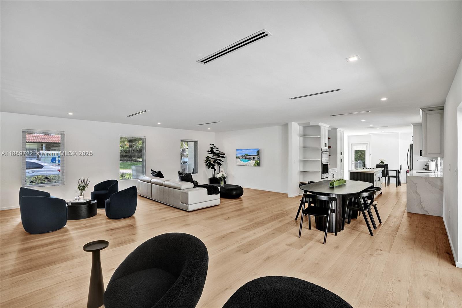 ROYAL PALM HARBOR 1ST ADD - Residential Lease