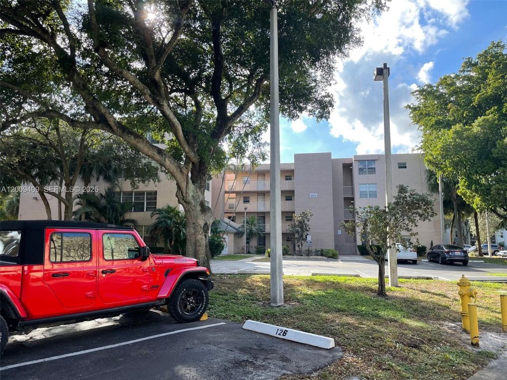 Photo of 9471 Evergreen Pl #401, Davie, FL 33324 (MLS # A12009409)