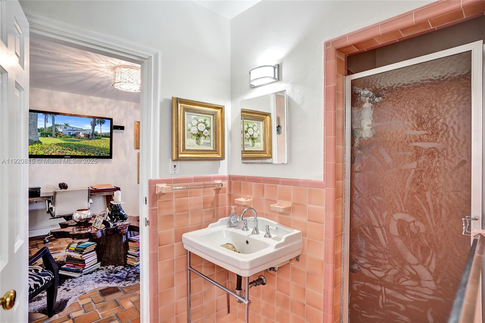 HOLLYWOOD LAKES SECTION - Residential