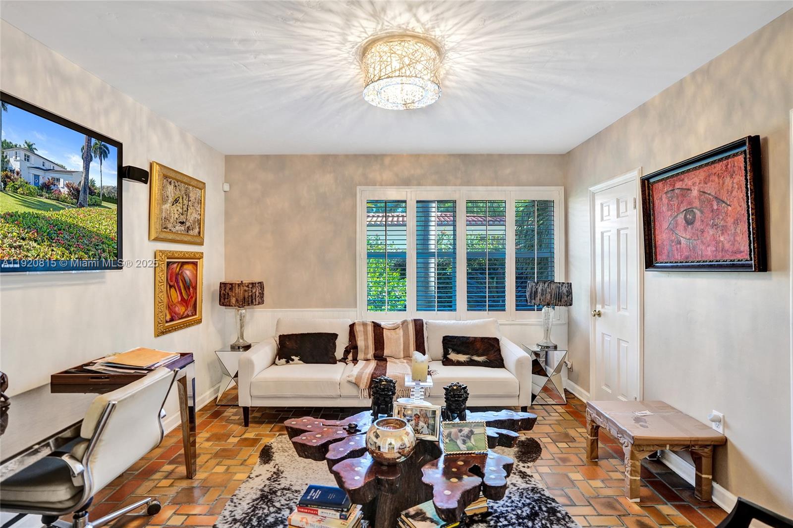 HOLLYWOOD LAKES SECTION - Residential