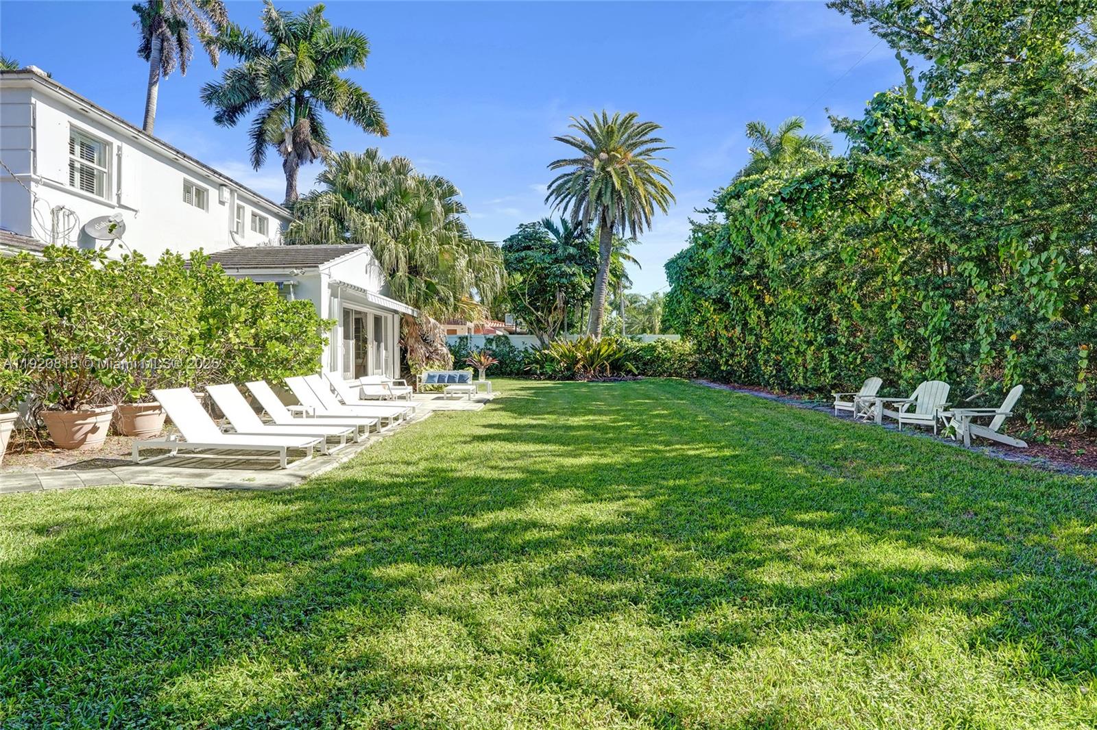 HOLLYWOOD LAKES SECTION - Residential