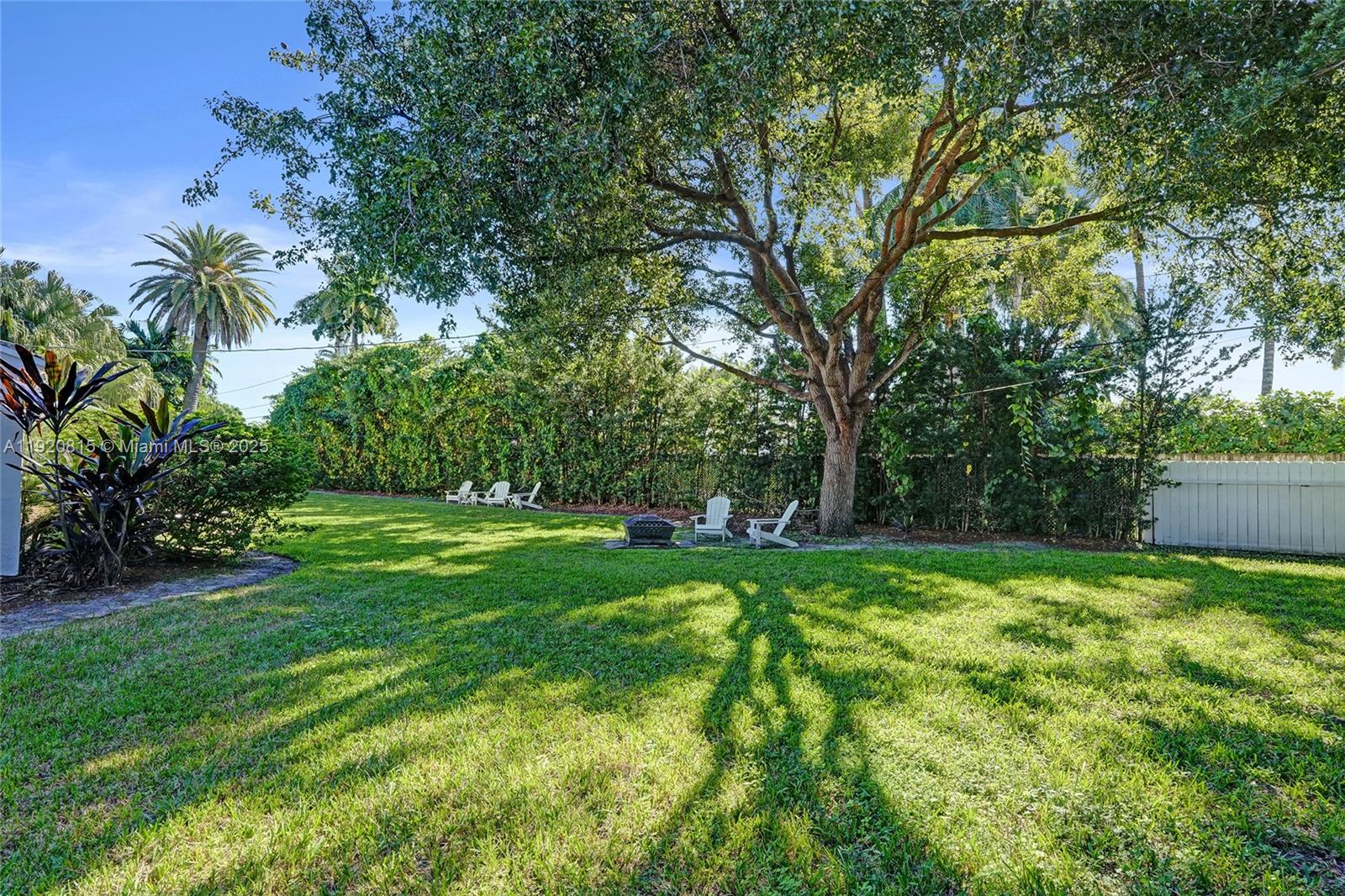 HOLLYWOOD LAKES SECTION - Residential