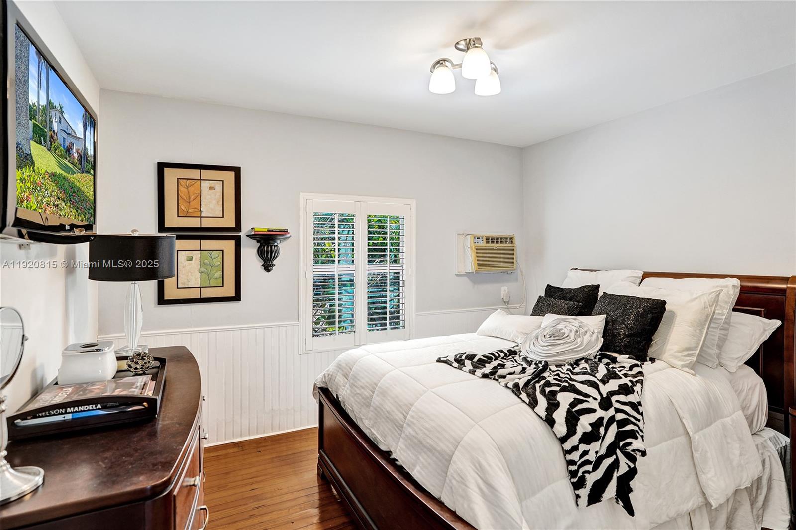 HOLLYWOOD LAKES SECTION - Residential