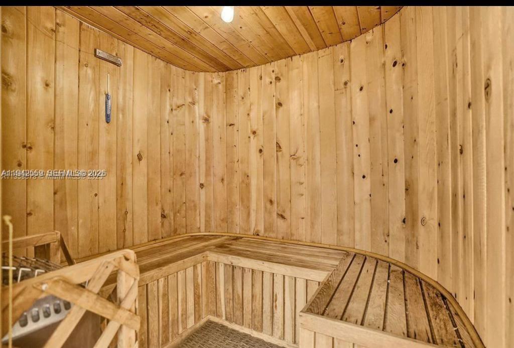 CRICKET CLUBHOUSE CONDO - Residential