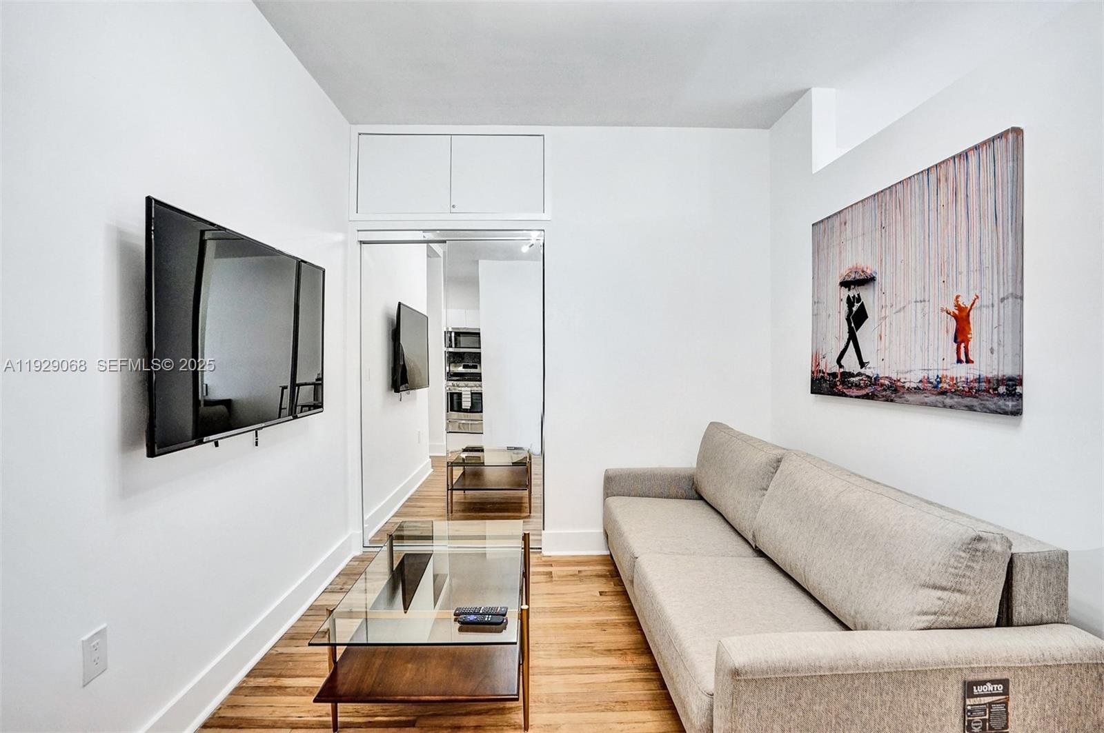 HOLLYWOOD - Residential Lease