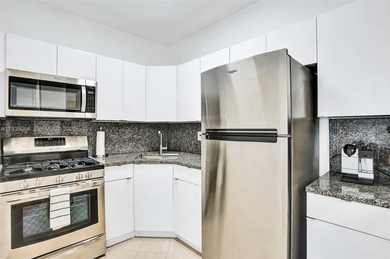 HOLLYWOOD - Residential Lease