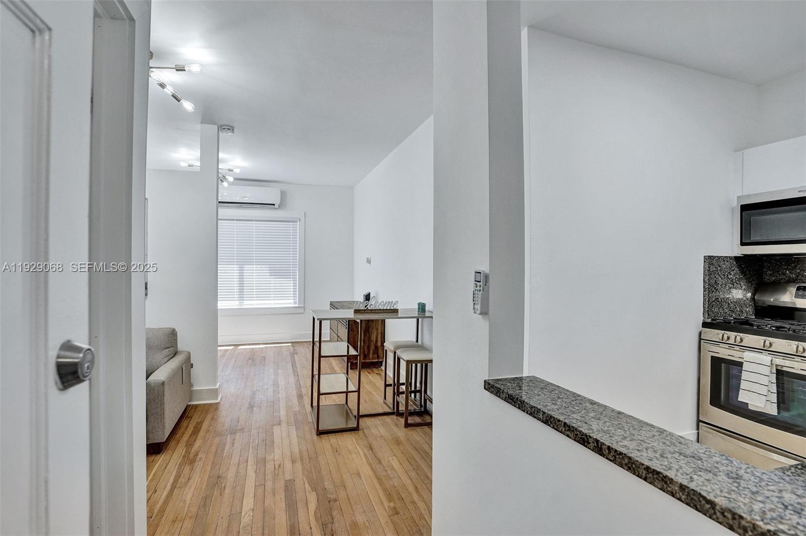 HOLLYWOOD - Residential Lease